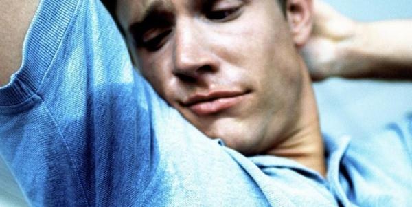 Почему мужчины потеют во сне, как устранить потливость?
